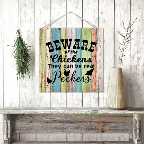 Vista 4 de Letrero de madera Shabby Chic con texto en inglés "Beware of Chickens They Can Be Real Peckers" rústico de madera para colgar en la pared