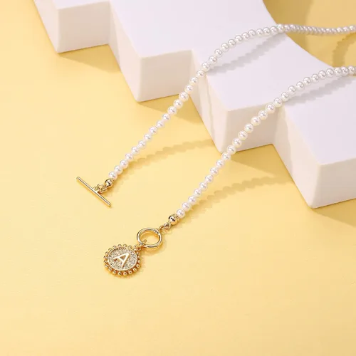 Vista 6 de Gargantilla de perlas con inicial para mujer, chapado en oro de 14 quilates, hecho a mano de 0.157 pulgadas (0.157 in), collar de perlas de concha