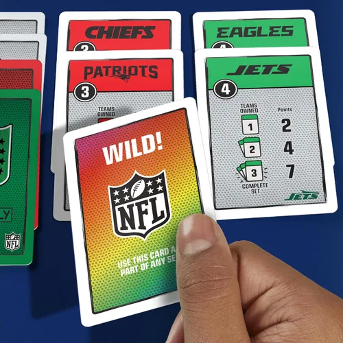 Vista 10 de Monopoly Deal NFL Edition Game Juego de cartas oficial de la NFL para familias y niños A partir de 8 años 2 a 5 jugadores 15 minutos