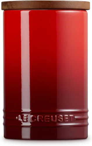 Vista 2 de Le Creuset Signature Salero y Recipiente de Almacenamiento con Tapa de Madera, 26 oz., Cerise