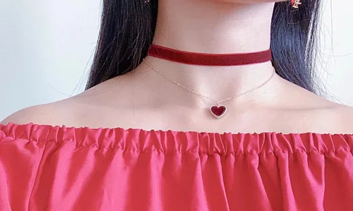 Vista 3 de MOMOCAT - Collar de corazón ajustable rojo gargantilla clásica para mujeres y niñas, gargantilla de terciopelo
