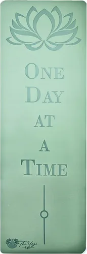 Vista 8 de Recovery Lyfe - Esterilla de yoga con grabado "One Day at a Time", Eco TPE antideslizante, verde salvia, 72" x 24" x 0.236 in, esterilla de yoga