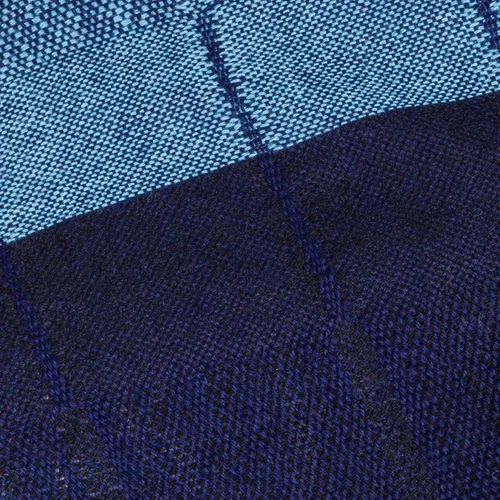 Vista 4 de NOVICA Chal azul 100% lana de alpaca peruana, azul Huancayo, Azul