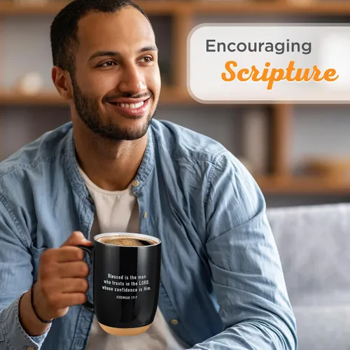 Vista 5 de Taza de café Christian Art Gifts: Hombre Bendito - Jeremías 17:7 Escritura inspiradora, 15 oz, Negro