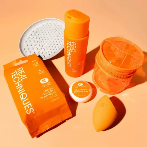 Vista 10 de Real Techniques Miracle Brush - Paleta limpiadora de brochas de maquillaje para limpieza profunda, uso con champú de brochas de maquillaje, crestas
