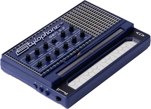 Vista 7 de Stylophone GENX-2 Sintetizador Analógico Portátil con Altavoz Incorporado, LFO, Filtro, Retraso Analógico y Salida CV/Gate Teclado Sintetizador