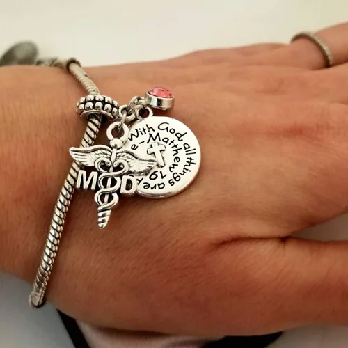 Vista 2 de Medical Doctor MD Charm with Bracelet Necklace Keychain, Personalized Jewelry gift for Women Medical Doctor