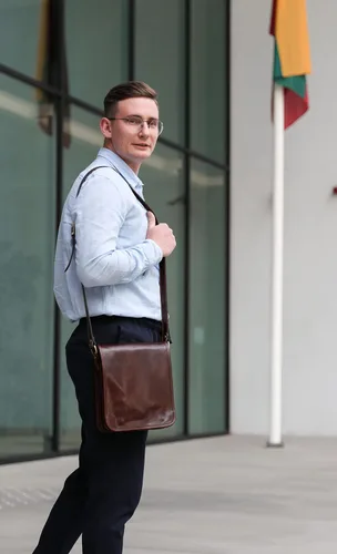 Vista 3 de Bolso bandolera de cuero para hombre bolso cruzado hecho a mano bolso de hombro resistencia al tiempo