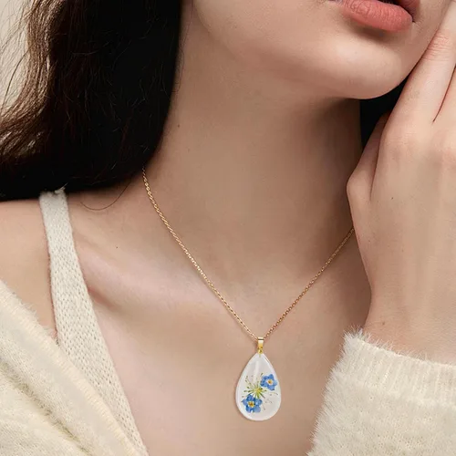 Vista 97 de Collar de flores silvestres prensadas con encaje de Forget-Me-Not y Queen Anne Collar de flores prensadas de oro Collares hechos a mano
