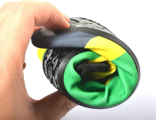 Vista 5 de VOARYISA Zapatos de agua para mujeres y hombres de secado rápido, zapatos de playa para surf al aire libre, yoga, ejercicio, bandera de Jamaica