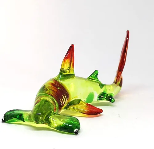 Vista 5 de Hammerhead - Figura de tiburón de vidrio soplado verde Sealife coleccionable, decoración de acuario en miniatura