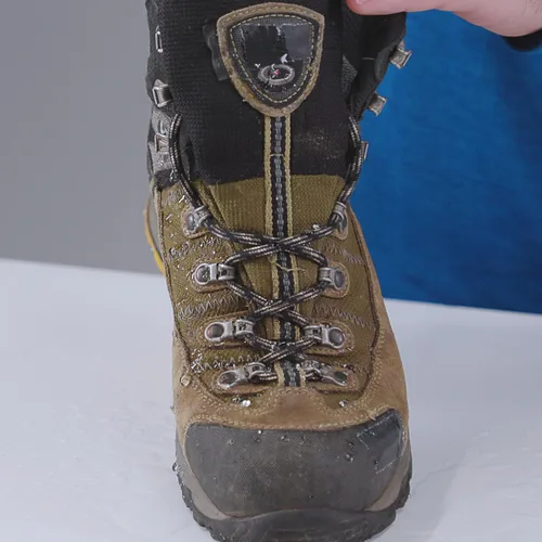Vista 4 de GEAR AID Revivex Nubuck Suede Protector and Fabric Water Repellent for Waterproof Breathable Shoes and Boots, 4 fl oz