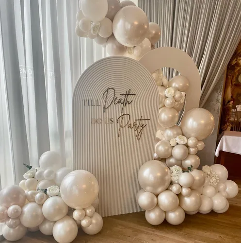 Vista 5 de Kit de arco de guirnalda de globos blancos perlados, 112 piezas de arco de globos de doble relleno de color blanco arena perla con calcomanías
