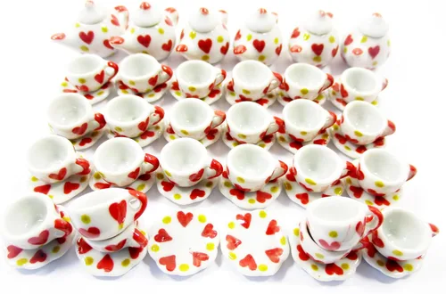 Vista 2 de Casa de muñecas en miniatura de cerámica 4/9 corazón tetera taza platillo vieira plato #S 2368