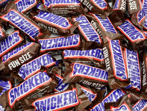 Vista 9 de MINIS - Barras de chocolate con leche de 2 libras, paquete antiderretimiento, envueltas individualmente (110 piezas), bolsa a granel, práctico