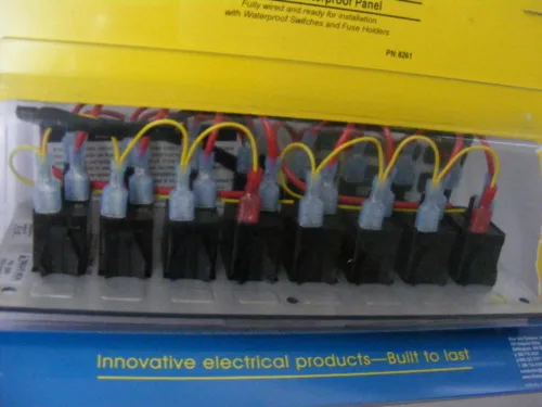 Vista 2 de Blue Sea Systems 8261 Contura Panel Resistente al Agua 12V DC - 8 Posiciones