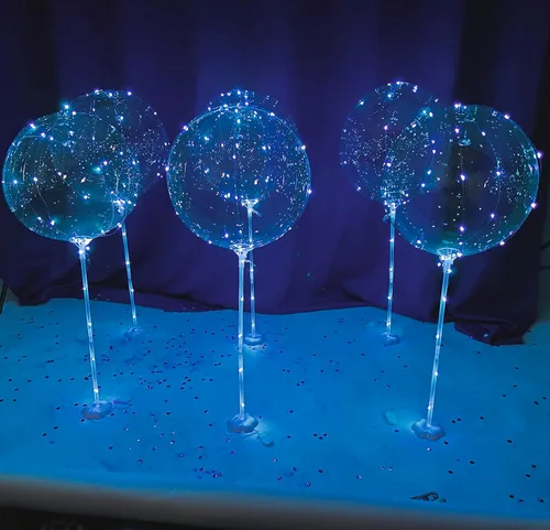Vista 2 de Lightsfever 6 globos con luz LED con palos, centros de mesa para fiesta Azul