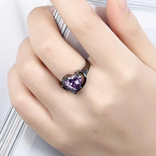 Vista 2 de QOBEBOTA Anillo romántico de compromiso chapado en oro de 18 quilates, anillos de eternidad con incrustaciones de corazón rojo, circonita cúbica