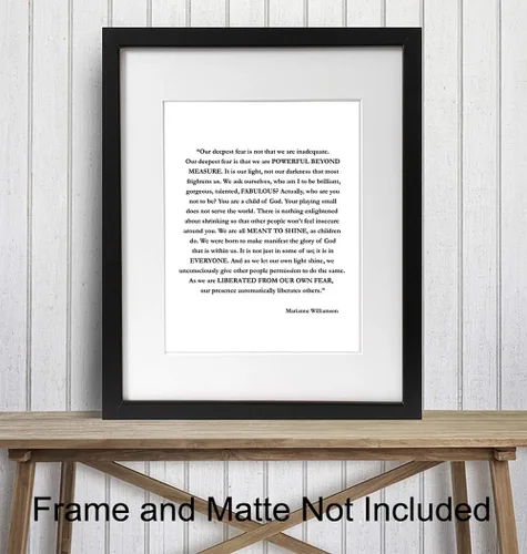 Vista 2 de Marianne Williamson Lámina de Arte de Pared con Cita del Miedo Más Profundo - Perfecta para Oficina y Decoración del Hogar - Es un Gran Regalo