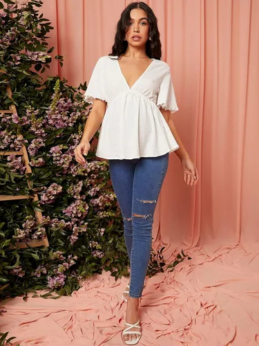 Vista 6 de OYOANGLE Blusa de maternidad con cuello en V profundo, manga corta, dobladillo con volantes, peplum