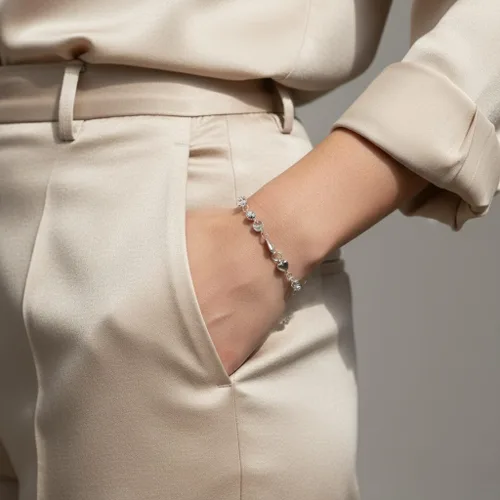 Vista 4 de BELLOS Set de regalo Reloj de mujer Plata- Conjunto de joyería- Collar-Anillo- Pendientes