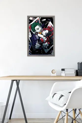 Vista 6 de Trends International DC Comics - Póster de pared de anime Harley Quinn Joker, 14.725 x 22.375 pulgadas, versión enmarcada de madera de granero
