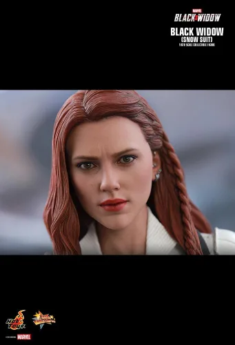 Vista 2 de Hot Toys Marvel Comics Black Widow Black Widow (versión traje de nieve) figura coleccionable a escala 1/6