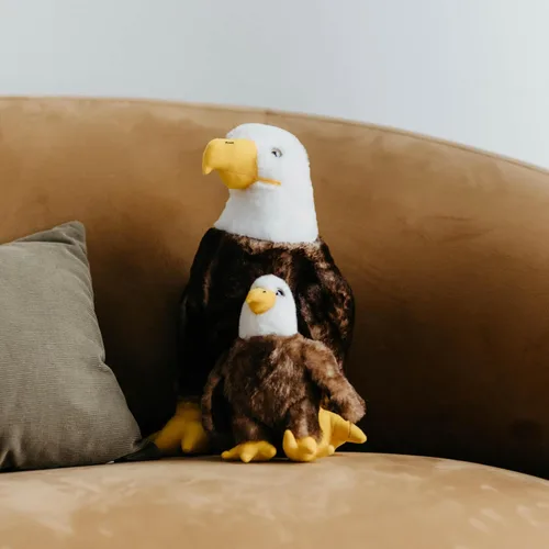 Vista 6 de The Petting Zoo - Peluche de águila calva, juguete de peluche, regalos para niños, colección Wild Onez Babiez Animales del Zoológico, juguete