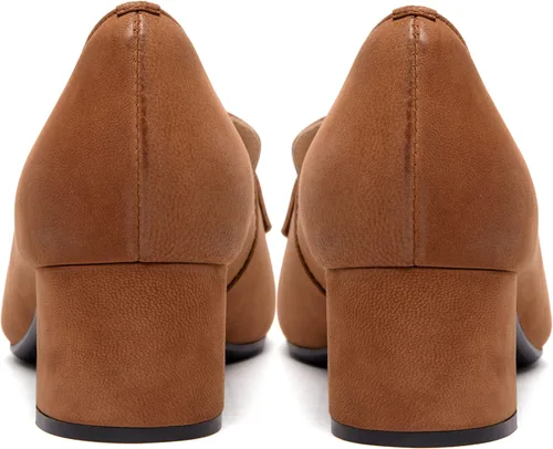 Vista 3 de FEMSTEP Mocasines de tacón bajo para mujer, con puntera puntiaguda, de piel mate, de 1.5 pulgadas