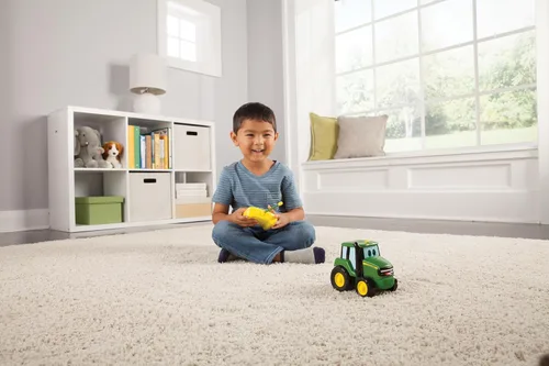 Vista 3 de Tomy John Deere - Juguete de tractor Johnny con control remoto, color verde