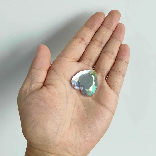 Vista 8 de MECCANIXITY 60 calcomanías acrílicas de diamantes de imitación de corazón de 0.315 in con parte trasera plana, gemas de plástico para manualidades