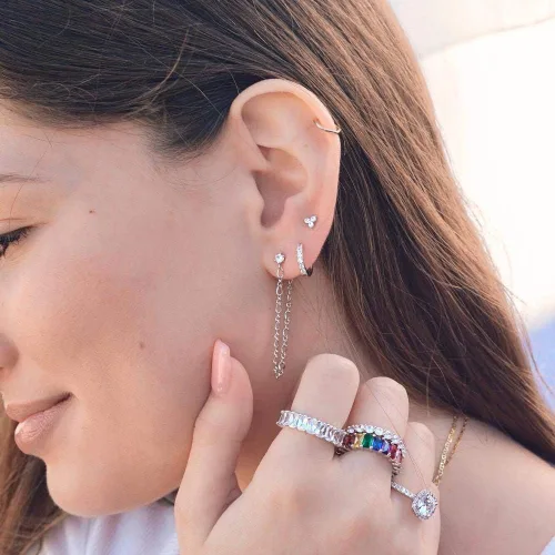 Vista 4 de Gacimy - Arracadas de mujer de oro de 14 quilates, aretes Huggie pequeños con broche para cartílago.