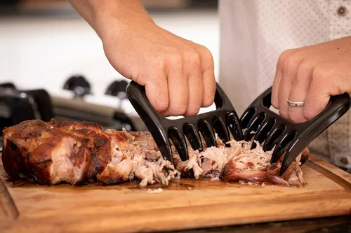 Vista 3 de Juego de accesorios para parrilla de barbacoa con garras de carne - 2 guantes de silicona, garras para cerdo tirado, termómetro de barbacoa