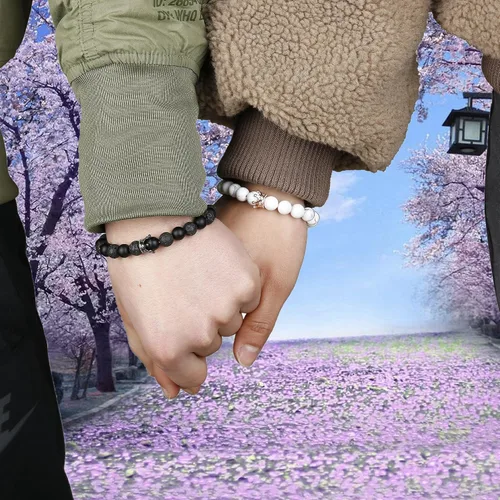 Vista 7 de FIBO STEEL Juego de 4 pulseras para parejas para hombres y mujeres, para él y ella, con corona, reina, pulseras de cuentas de 0.315 in, Acero