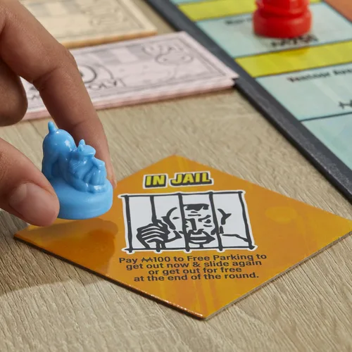 Vista 6 de Monopoly Knockout - Juego de mesa 2-8 jugadores Promedio de 20 minutos Juegos de mesa rápidos para familias, niños, adolescentes y adultos A