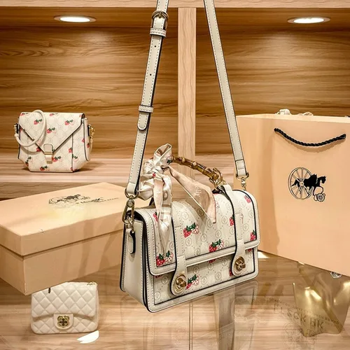 Vista 3 de MMKJHNBHQ Bolso pequeño blanco para mujer bolso cuadrado con doble asa superior estampado de fresa y correa de hombro desmontable Mibaise1