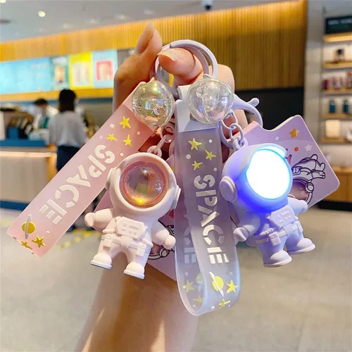 Vista 4 de Vlmazlm Cool Keychains Astronaut Kawaii Key Chain with Sunset Light, Astronaut Cute Keychains Pendant Car Keychains