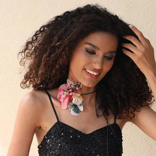 Vista 4 de Elegance Emulation - Collar de flores de rosas para mujer, gargantilla floral grande bohemia hecha a mano con pétalos de encaje
