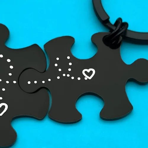 Vista 6 de Llavero de regalo para pareja para novio y novia, regalos del día de San Valentín para él y ella, llavero de aniversario, regalos de cumpleaños