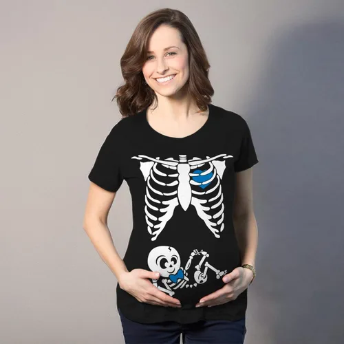 Vista 10 de Playera de disfraz para Halloween, diseño chistoso de esqueleto de bebé, para embarazadas, para madres. Bebé (varón)
