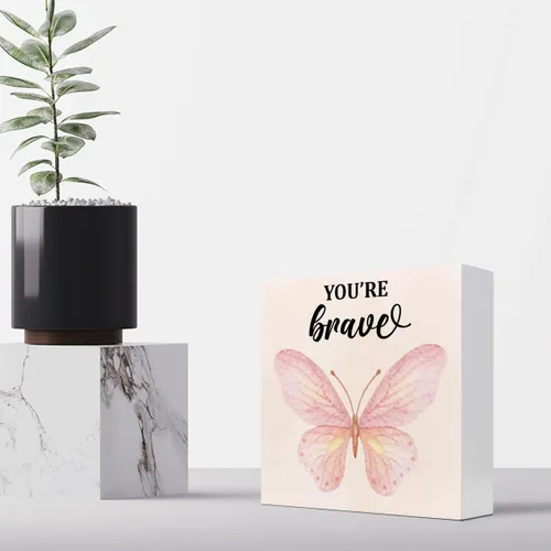Vista 4 de Regalo inspirador, letrero de madera con texto en inglés "You're Brave Girl Positive Affirmations", decoración de escritorio motivacional con diseño