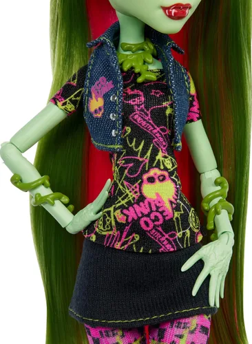 Vista 3 de Monster High Muñeca Boo-riginal Creeproduction, Venus McFlytrap - Reproducción coleccionable con soporte para muñecas, diario y Pet Chewlian