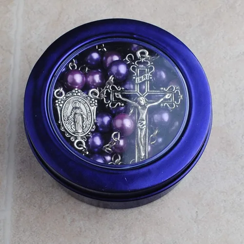 Vista 6 de Collar de rosario de perlas de cristal púrpura y rosa con pieza central de miracuolo y crucifijo de plata con caja de regalo de metal Puprle, Perla