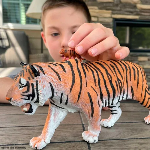 Vista 2 de Safari Ltd. Figura de tigre siberiano, figura realista de 10.5 pulgadas, juguete educativo para niños, niñas y niños a partir de 1 año