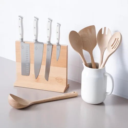 Vista 5 de Sur La Table Kitchen Essentials - Juego de 5 piezas de cuchillos de acero alemán con mango triple remachado en bloque magnético de madera de haya
