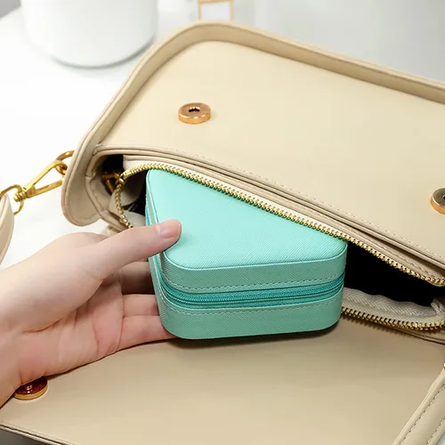 Vista 5 de DgkfkC Joyero portátil de viaje caja de joyería de cuero caja de joyería para guardar collares pendientes pulseras lápiz labial y horquillas