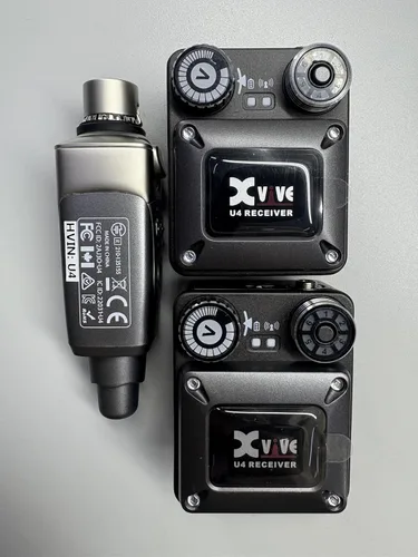 Vista 7 de Sistema de monitor intrauditivo inalámbrico Xvive U4R2 con 2 receptores