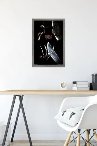 Vista 6 de Trends International Freddy vs. Jason - Póster de pared de una hoja, 14.725 x 22.375 pulgadas, versión enmarcada de madera de granero