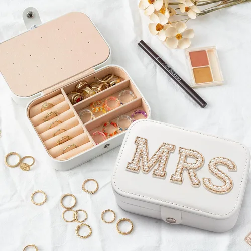 Vista 2 de MRS - Joyero de viaje para novia, organizador de joyas pequeño, portátil, de piel sintética, accesorios de viaje para mujeres y niñas, regalos