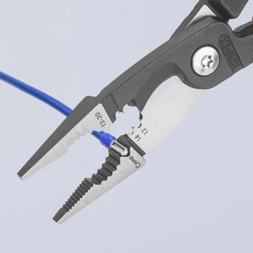 Vista 8 de Knipex Tools 13 82 8, Alicates de instalación eléctrica 6 en 1 con mango de agarre cómodo, Rojo y Azul